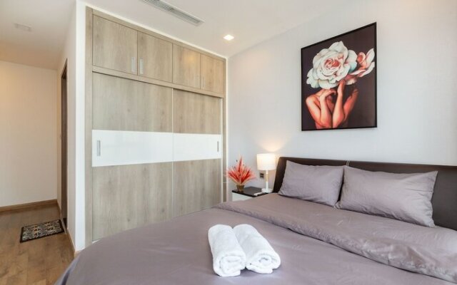 Best Price Vinhomes Apartment with Full Servied