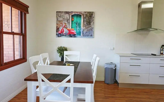 Jodi's Beach Retreat Eden