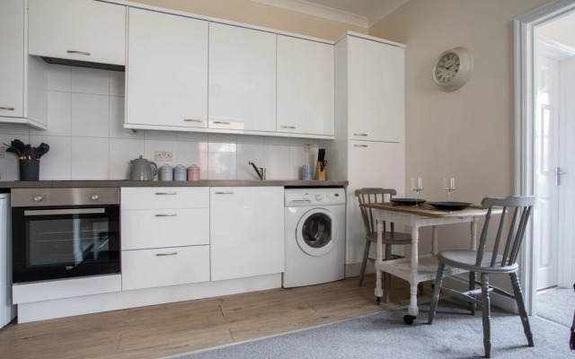 Promenade Apartment by Creative Stays