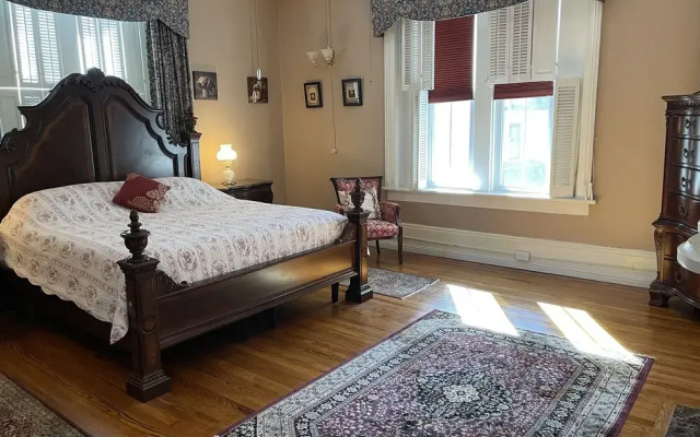 Chez Lindsey Bed & Breakfast