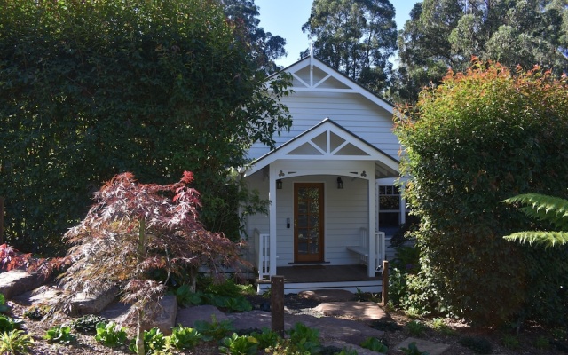 Garden Cottage at Fern Falls Cottages – Outside – Melbourne