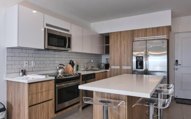 Luxury 2-Bedroom Condo with Ocean and Sunset Views