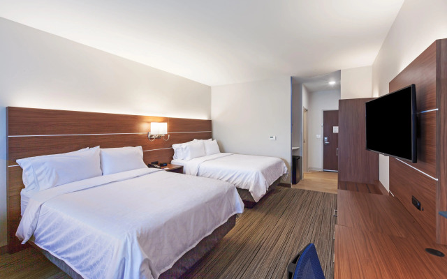 Holiday Inn Express & Suites Lenexa - Overland Park Area by IHG