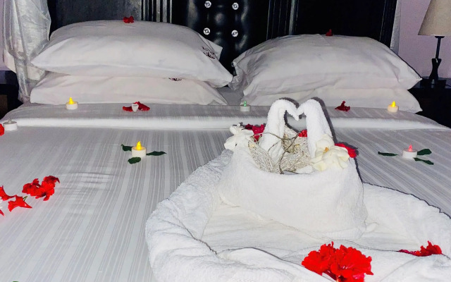 Crystal Apartment Hotel And Lodges