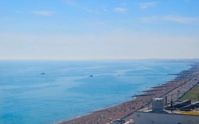 Isabella Penthouse 15th Floor, Seafront