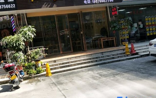 Hechi Qiju Hotel