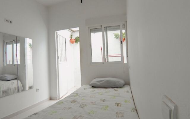 Apartamento de 2 Habitaciones, bajos, en Puerta del Angel AZBD