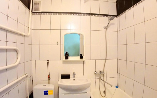 Flatsy at Botanichniy Sad underground