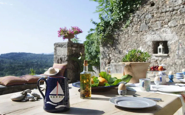 White Jasmine Cottage