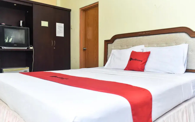 RedDoorz Plus @ Tirta Kencana Hotel