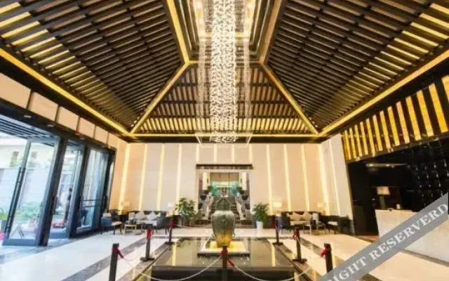 Yihe Funiu Shanju Hot Spring  Hotel