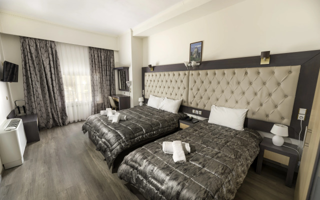 Famissi Eden Hotel