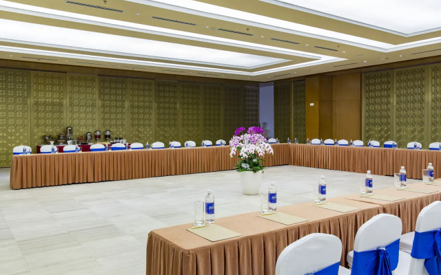 Starcity Hotel & Condotel Beachfront Nha Trang