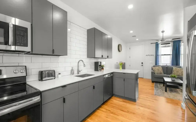 2-Bedroom East Austin Condo-Free Parking