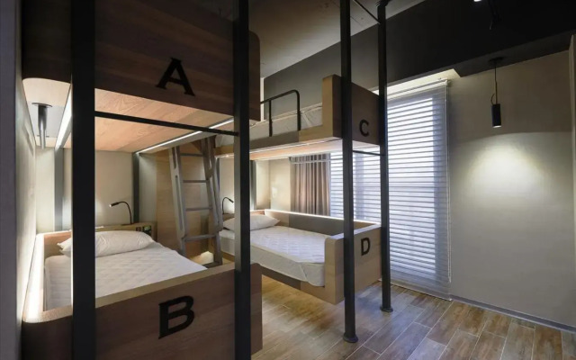Kiwi Share Hotel - Zhongli Station Branch - Hostel