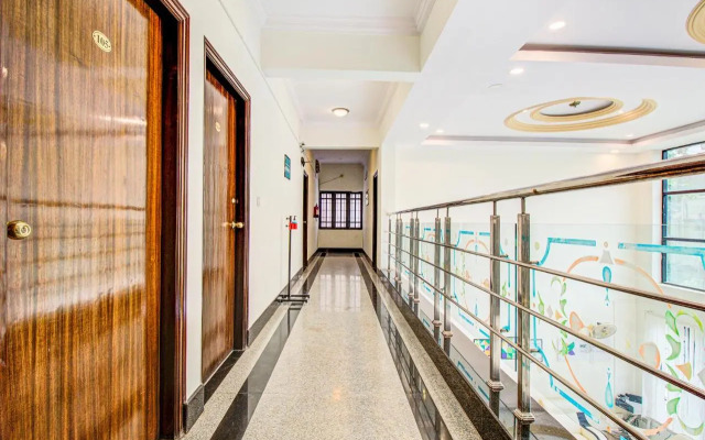 Fabhotel Emara Grand