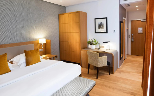 Phu-ke-ta The Hip Serviced Apartment and Hotel