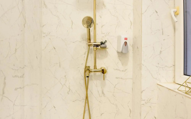 TROPICAL FEEL. 2BR Apt at Sala Palatului