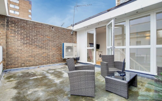 Stunning 4 Bed & 4 Bath House- Hyde Park