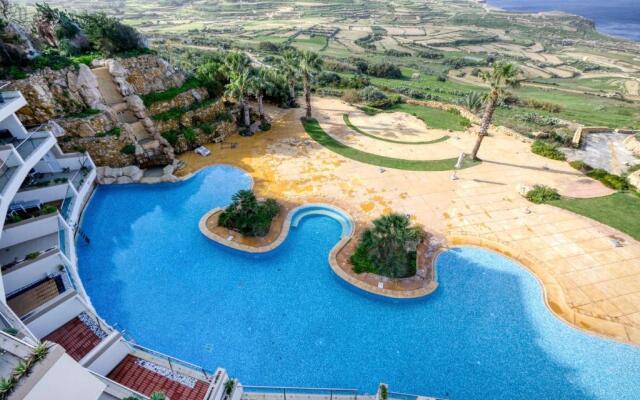 Apartment with pool-Hosted by Sweetstay