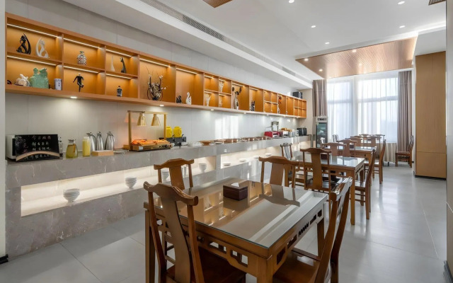 Chonpines Hotel (Yancheng Airport)