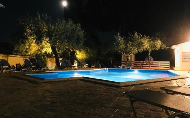 Olive Grove Poolside Apartments