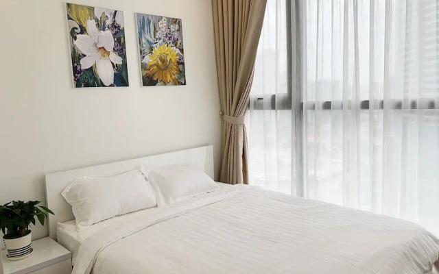 Canh Apartment in Vinhome Skylake