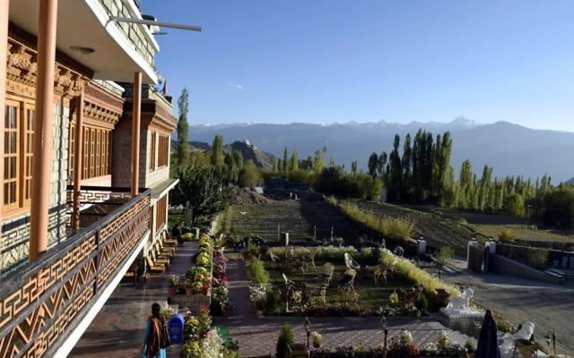 Hotel Charu Palace Leh