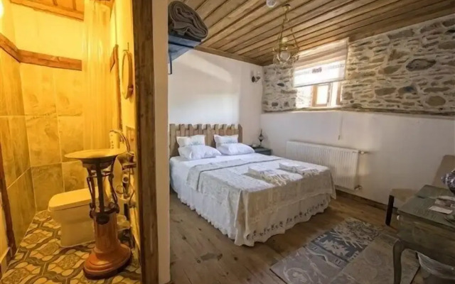 Birgi Hotel Saliha Hanim Tas Konak
