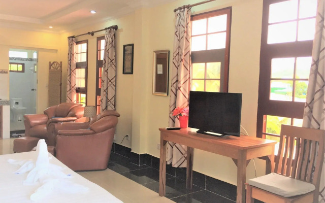 Pink Sands Villa - All Adults