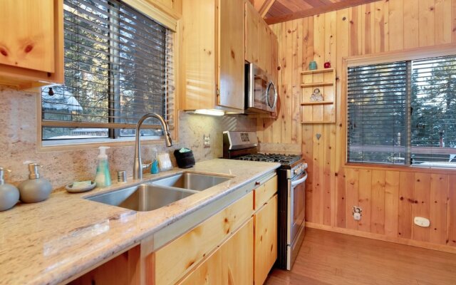 2259-fawnskin Pines 2 Bedroom Cabin by RedAwning