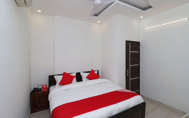 OYO 28576 Laxmi Residency