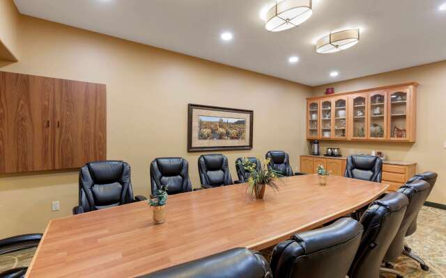 Best Western Plus Swiss Chalet Hotel & Suites