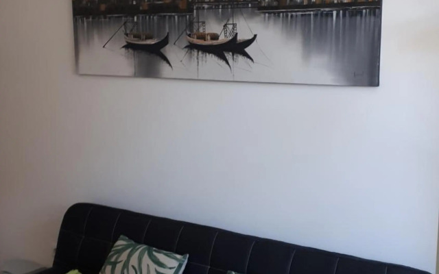 TMB (Train / Metro& Bus ) Oporto Station House