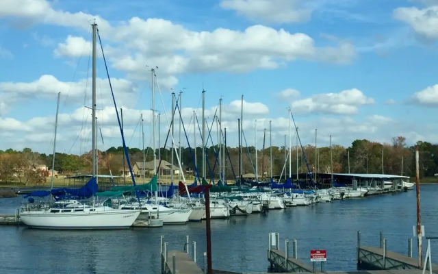 Southern Empress Lakeside Condominiums