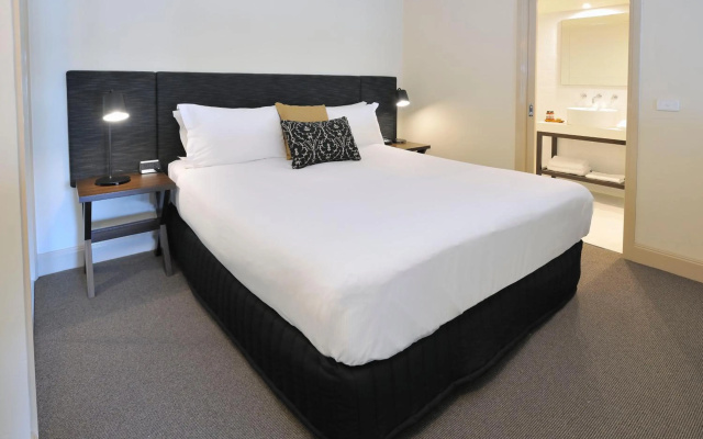 Grand Hotel Melbourne – Guest Rooms – Melbourne