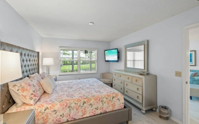 Siesta Bayside Pretty Fountain View