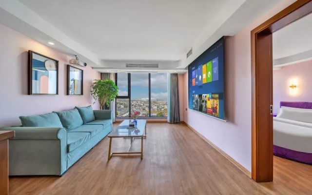 Jianianhua Hotel (Chongqing Longxing Liangjiang Movie and Television City)
