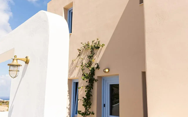 Pink Freud Villas Santorini