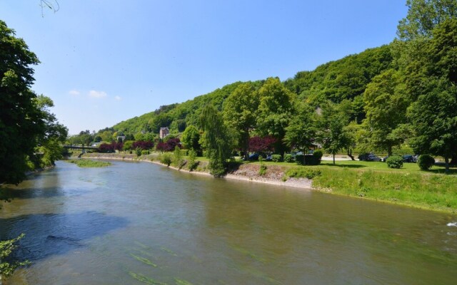 A beautiful castle in the valley of Aisne