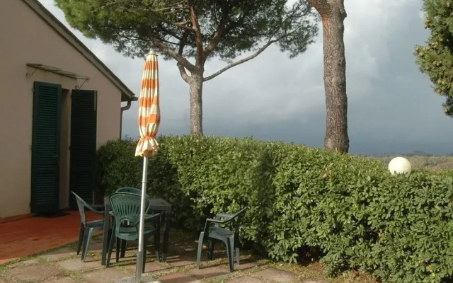 Cozy Apartment in Coiano - Castelfiorentino With Swimming Pool