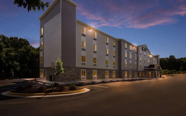 WoodSpring Suites