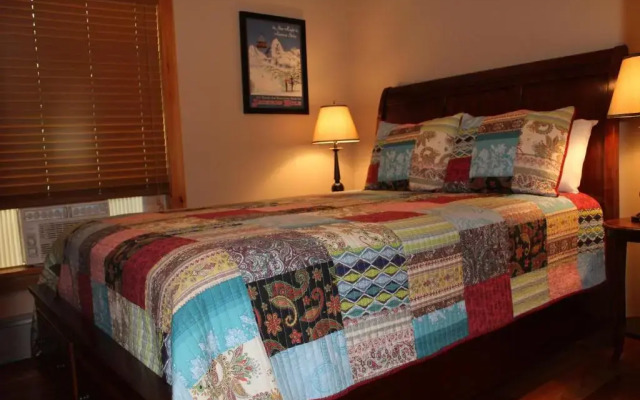 Algonquin Mountain Chalet