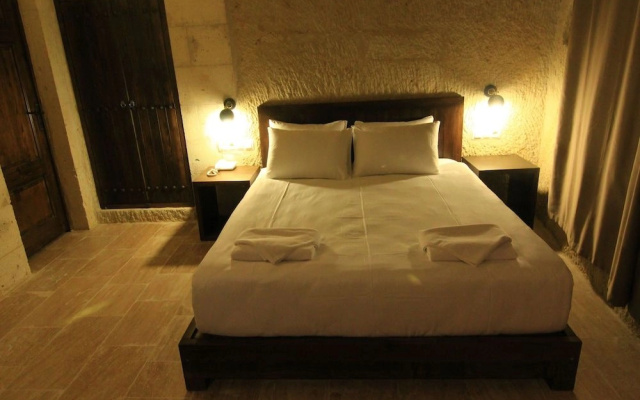 Tafana Cave & Stone Lodge