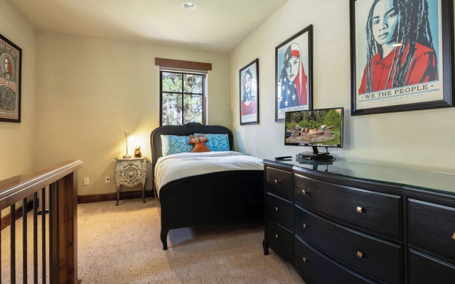 Star Haven Retreat 5 BDR Stunner!