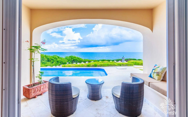 Isla 33 Resort & Villas