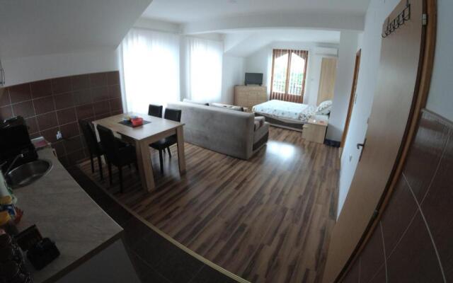 Apartment and rooms Konak