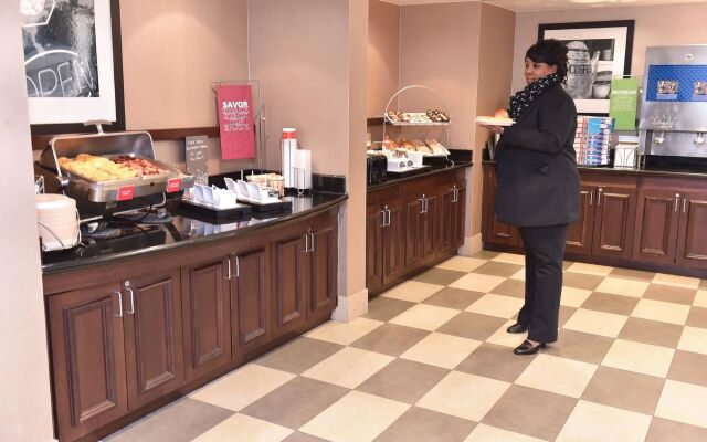 Hampton Inn & Suites Alexandria