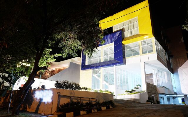 Zen Rooms Mandiri Mansion Galaxy Mall