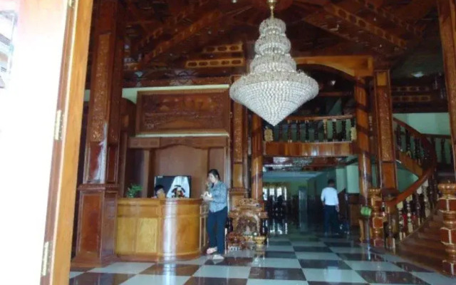 Luck Life World Hotel